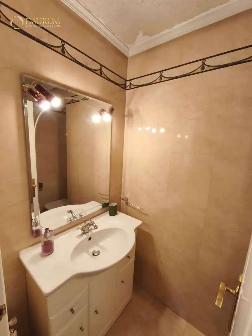 Bathroom of Flat for sale in Madrid  with Heating, Storage room and Furnished