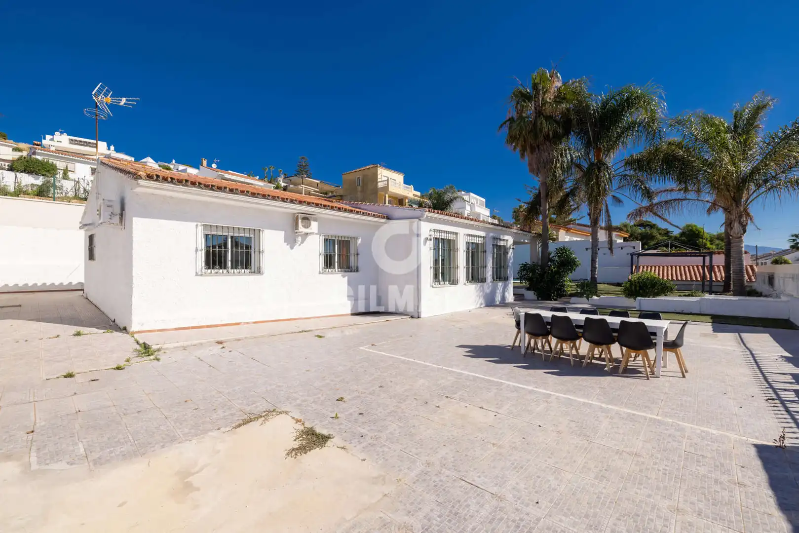 Vista exterior de Casa o xalet en venda en Estepona amb Calefacció, Jardí privat i Piscina