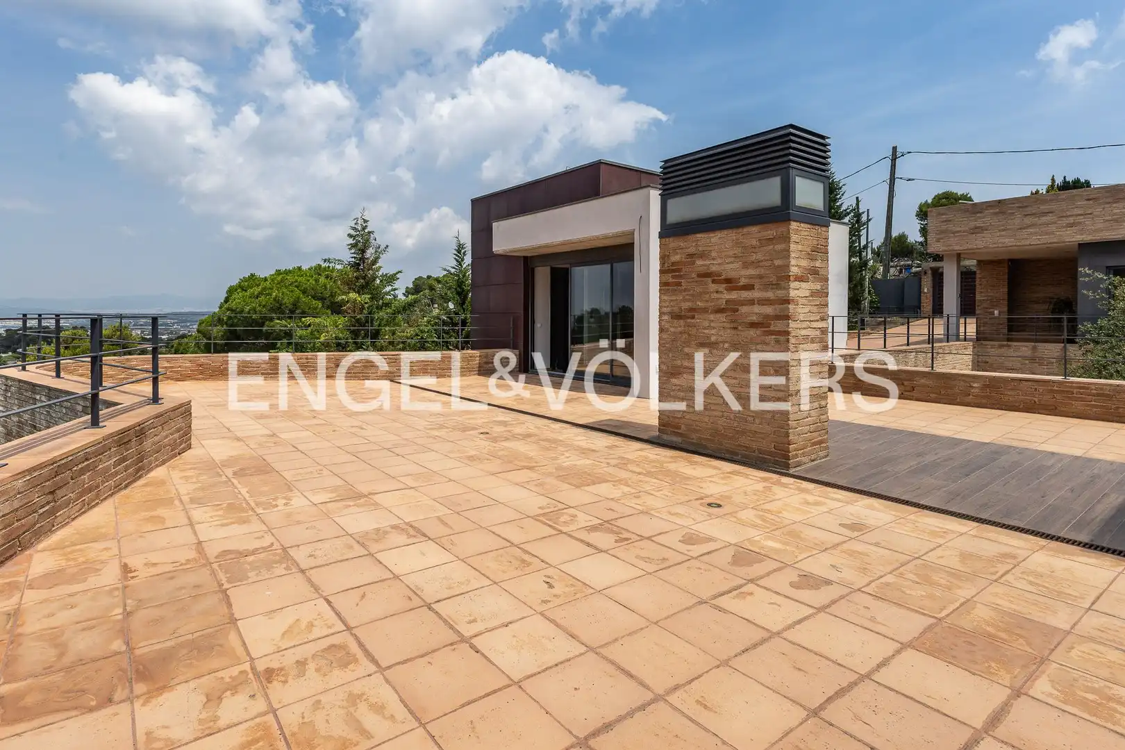 Terrassa de Casa adosada en venda en Sant Cugat del Vallès amb Calefacció, Jardí privat i Parquet