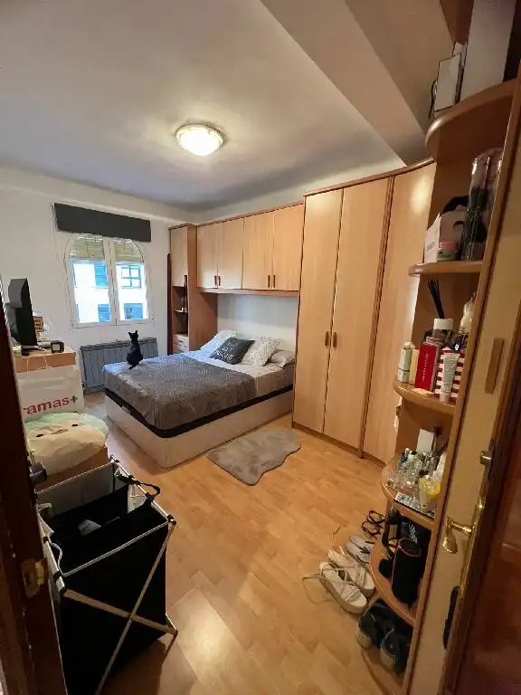 Habitación de Piso en venta en  Logroño con Calefacción, Parquet y Terraza