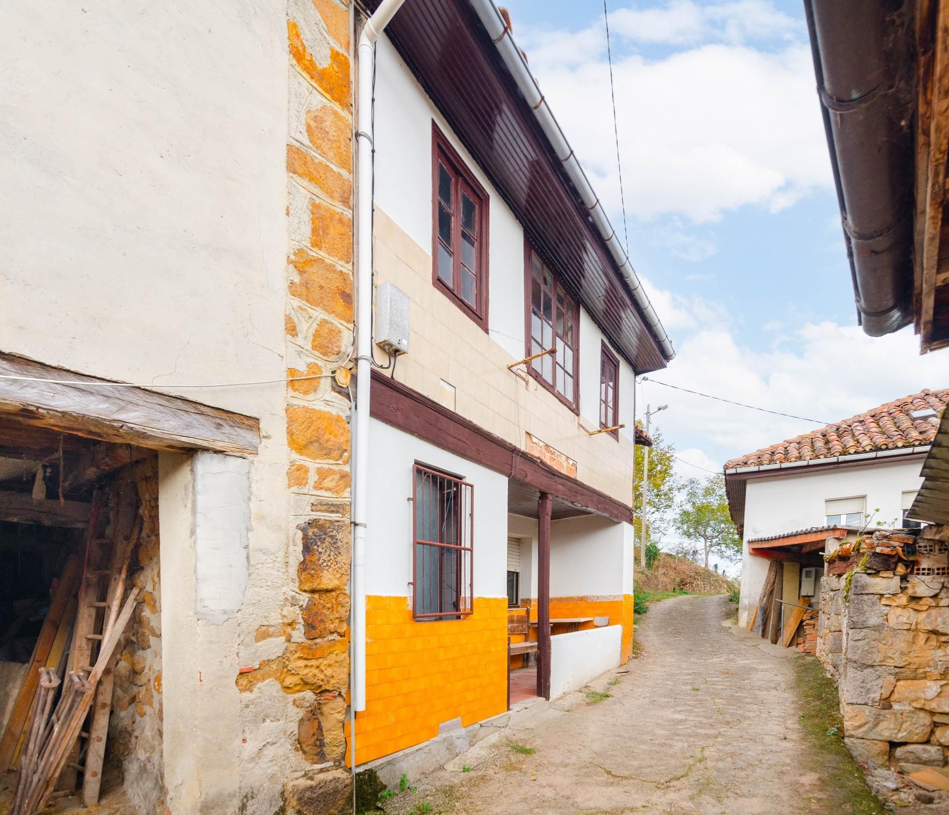 Vista exterior de Casa o xalet en venda en Piloña amb Jardí privat