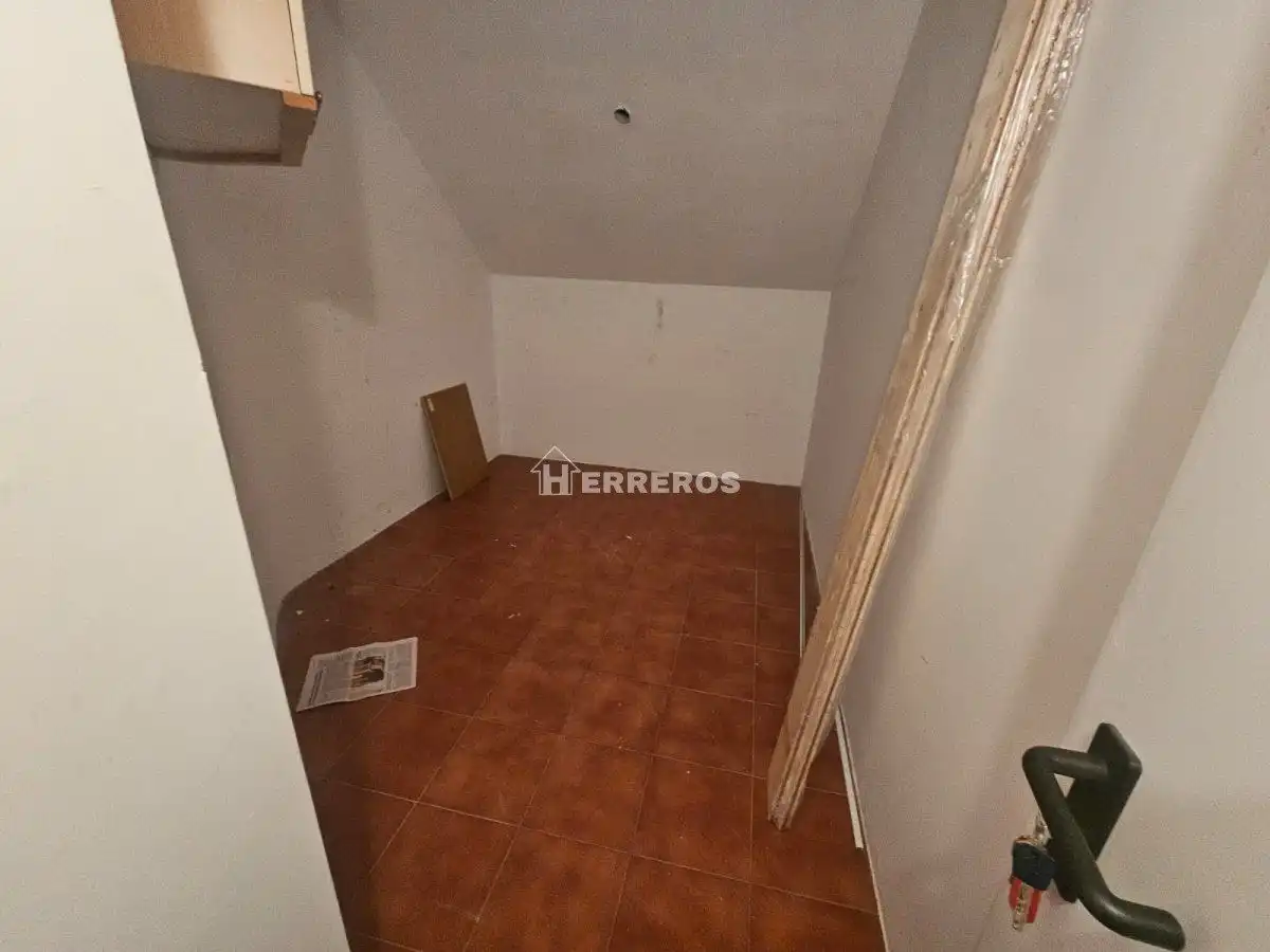 Pis en venda en  Logroño amb Calefacció, Parquet i Traster