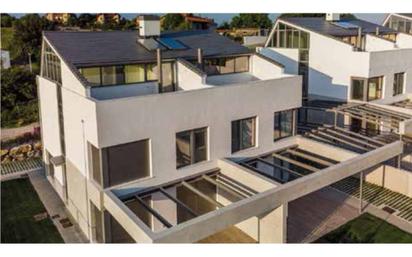 Exterior view of Single-family semi-detached for sale in Santa Cruz de Bezana  with Heating, Private garden and Terrace