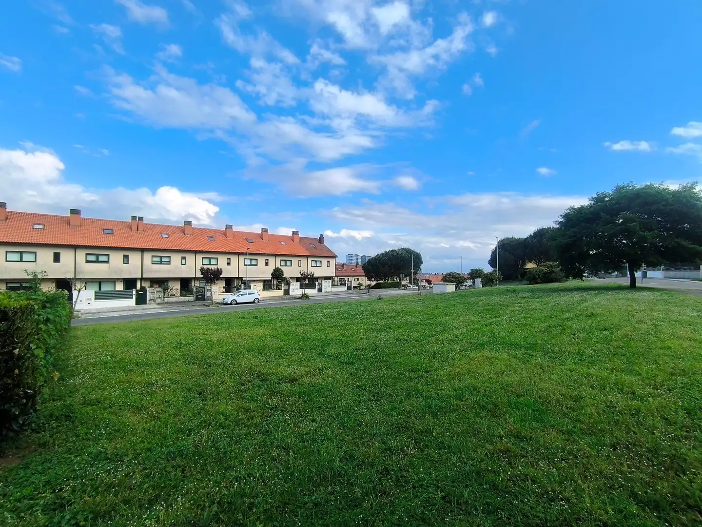 Außenansicht von Einfamilien-Reihenhaus zum Verkauf in Santiago de Compostela  mit Heizung, Privatgarten und Terrasse