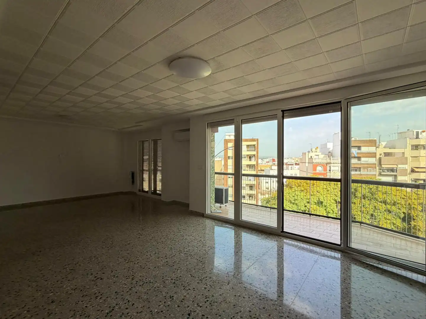 Flat for rent in Avenida AL VEDAT, Centro - Casco antiguo