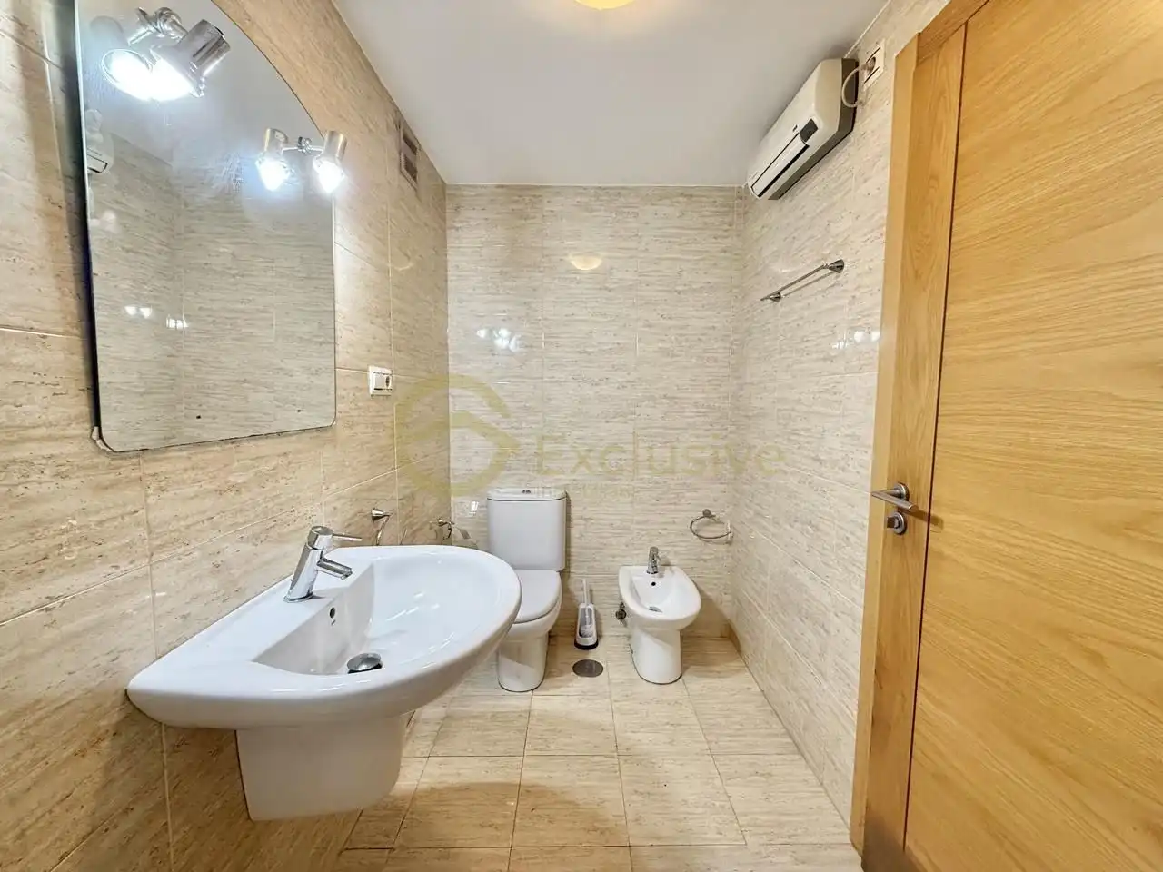 Baño de Ático en venta en Viveiro con Calefacción, Parquet y Trastero