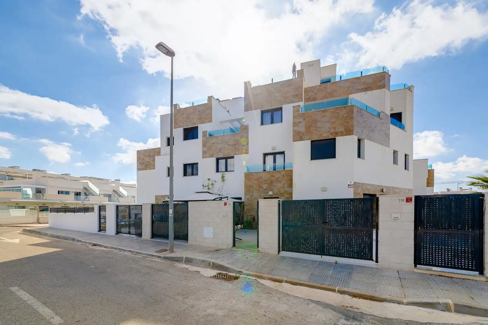 Vista exterior de Casa o chalet en venta en Orihuela con Aire acondicionado, Calefacción y Jardín privado
