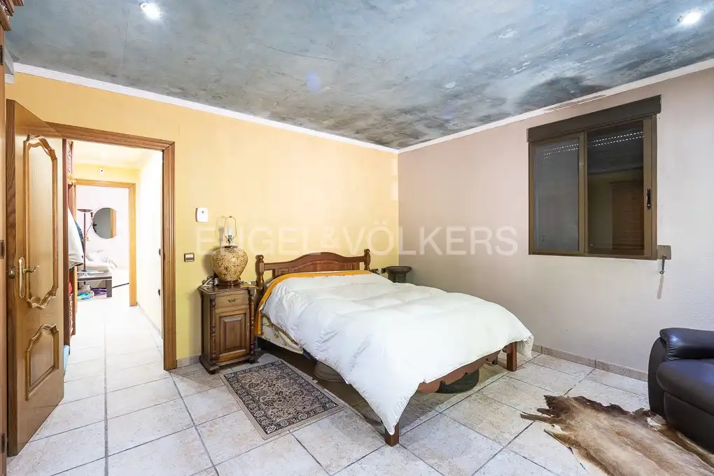 Habitación de Casa o chalet en venta en Sagunto / Sagunt con Aire acondicionado, Calefacción y Jardín privado