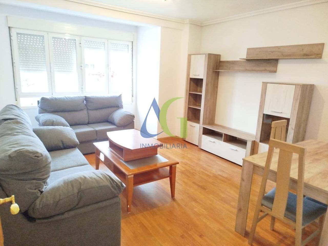 Living room of Flat to rent in Villaquilambre  with Heating, Parquet flooring and Furnished