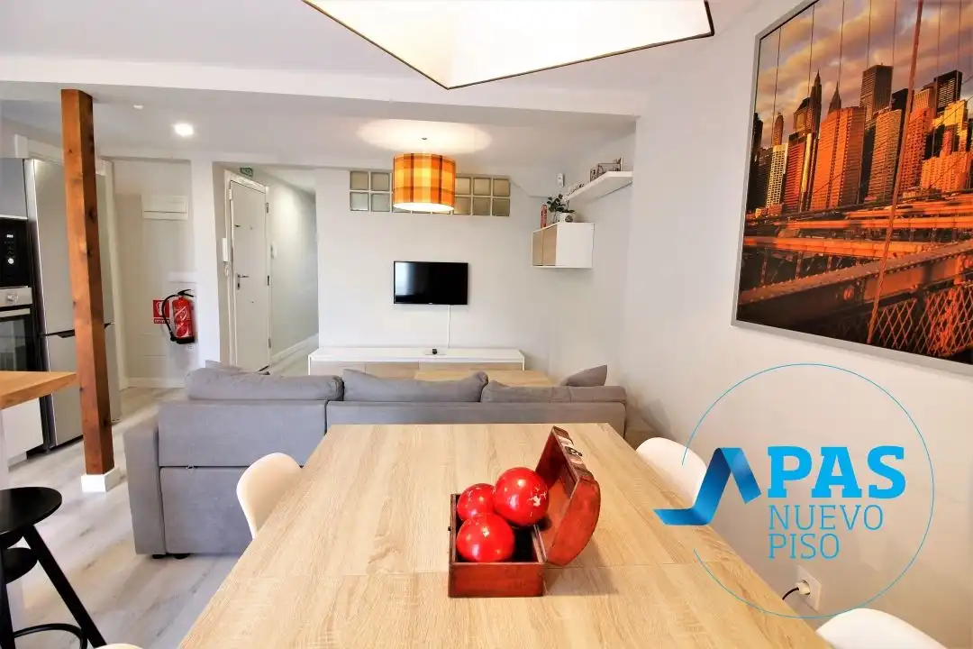 Wohnzimmer von Wohnung zur Miete in Santander mit Balkon