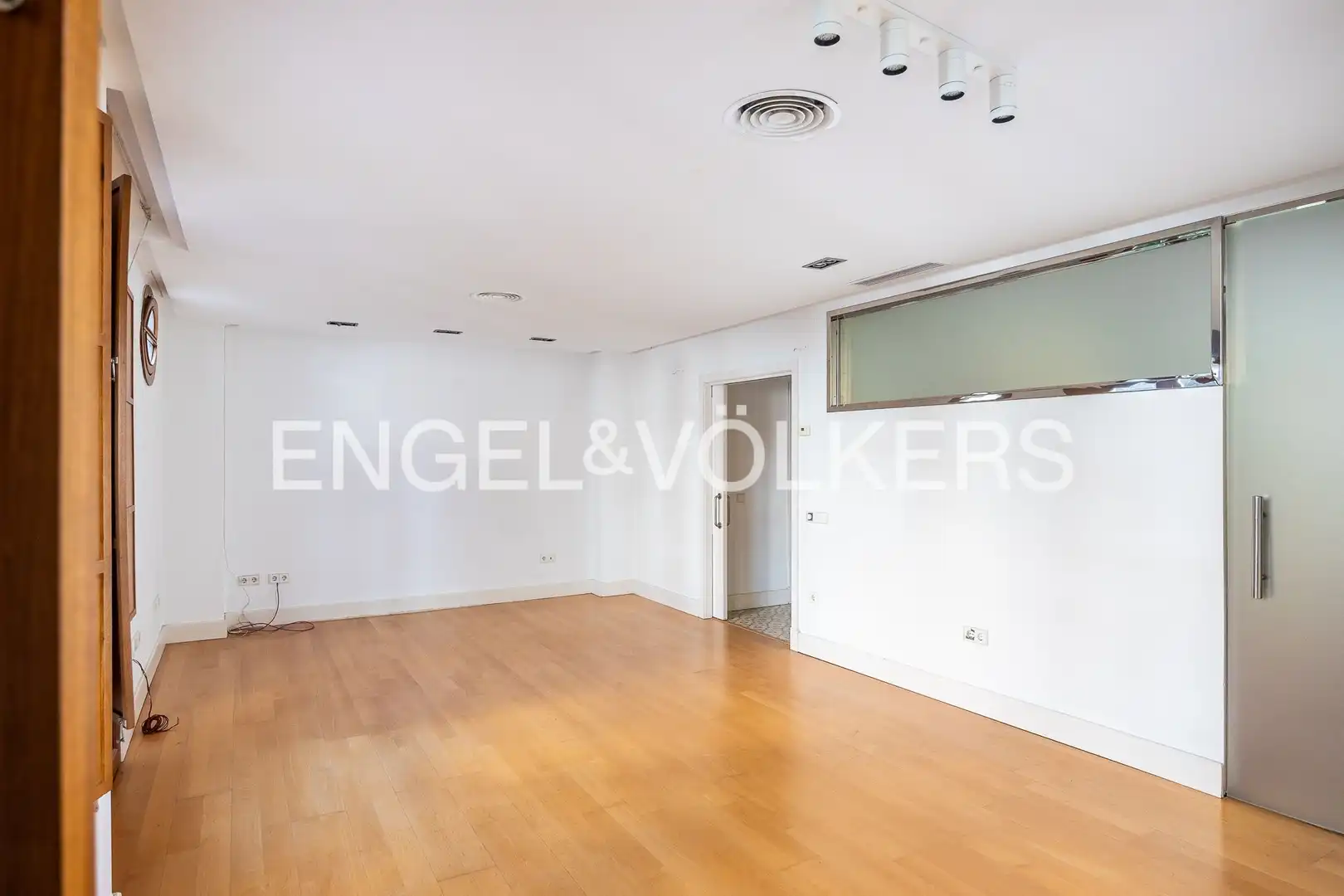 Houses for sale in Sevilla  with Air Conditioner, Heating and Storage room