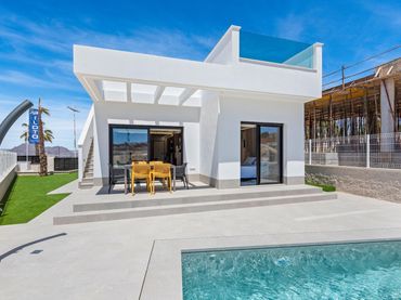 Chalet con piscina en venta en Avenida Antonio Pedrera Soler 1