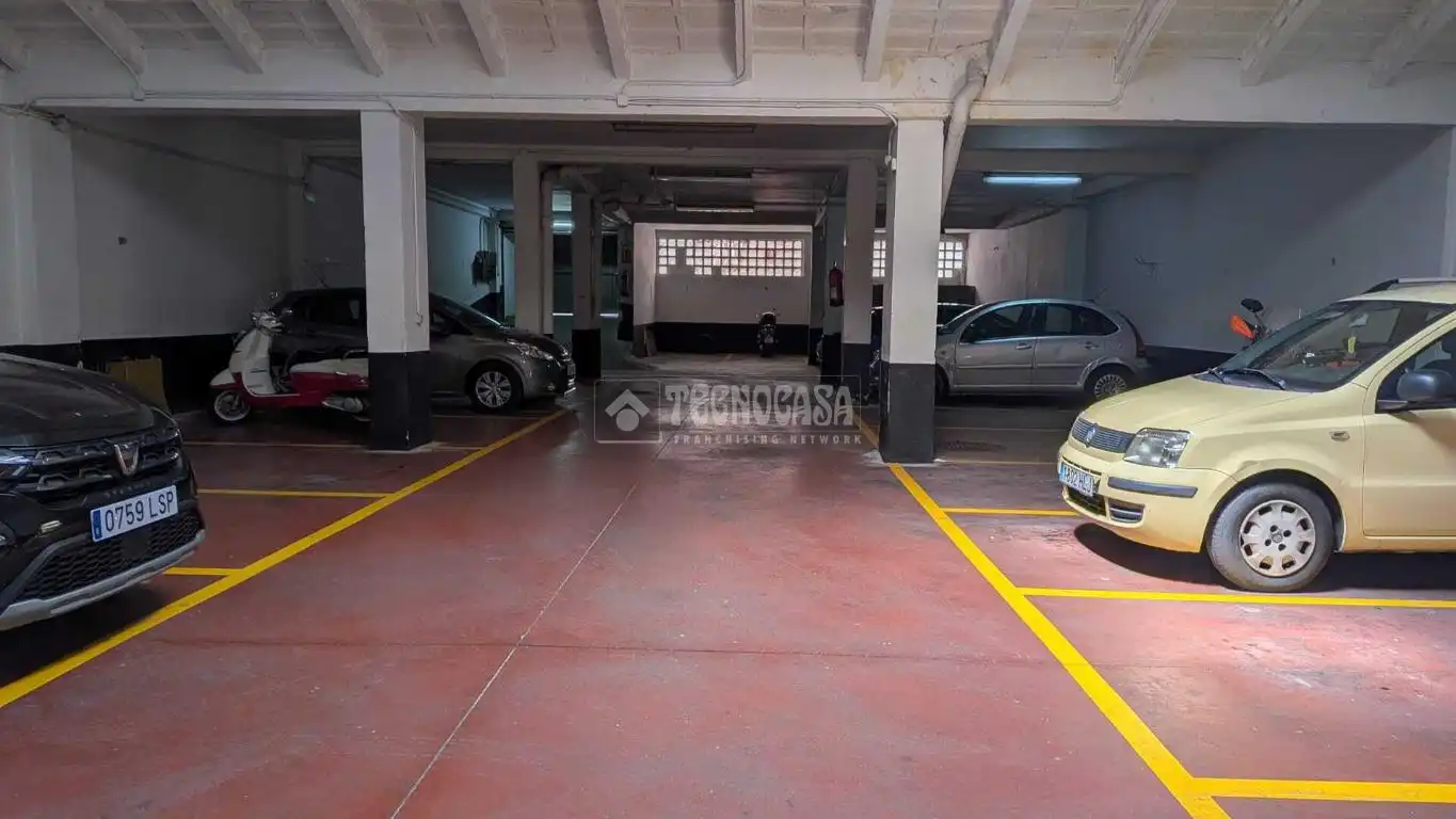 Parking de Piso en venta en Zaragoza con Calefacción