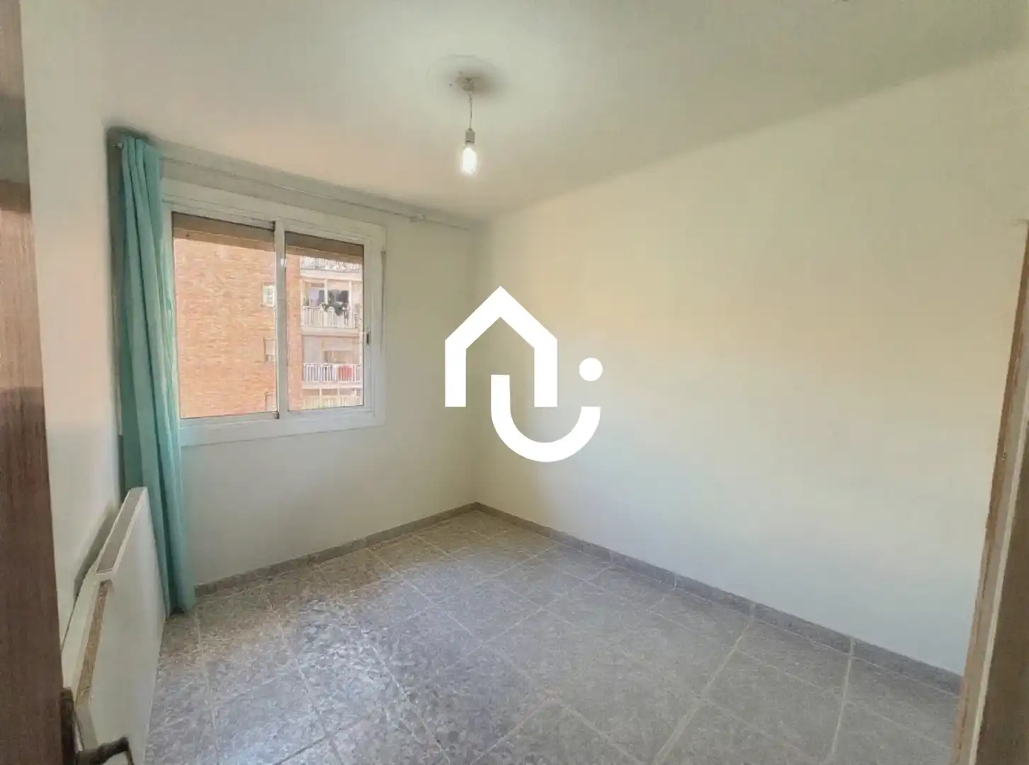 Habitación de Piso en venta en Santa Coloma de Gramenet con Balcón