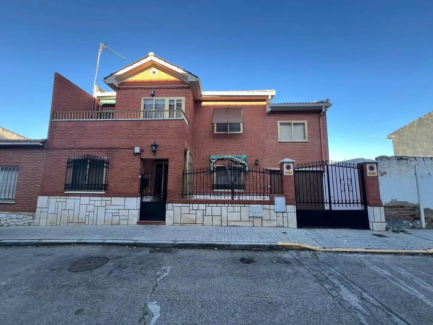 Exterior view of Houses for sale in Aranjuez  with Air Conditioner, Heating and Private garden
