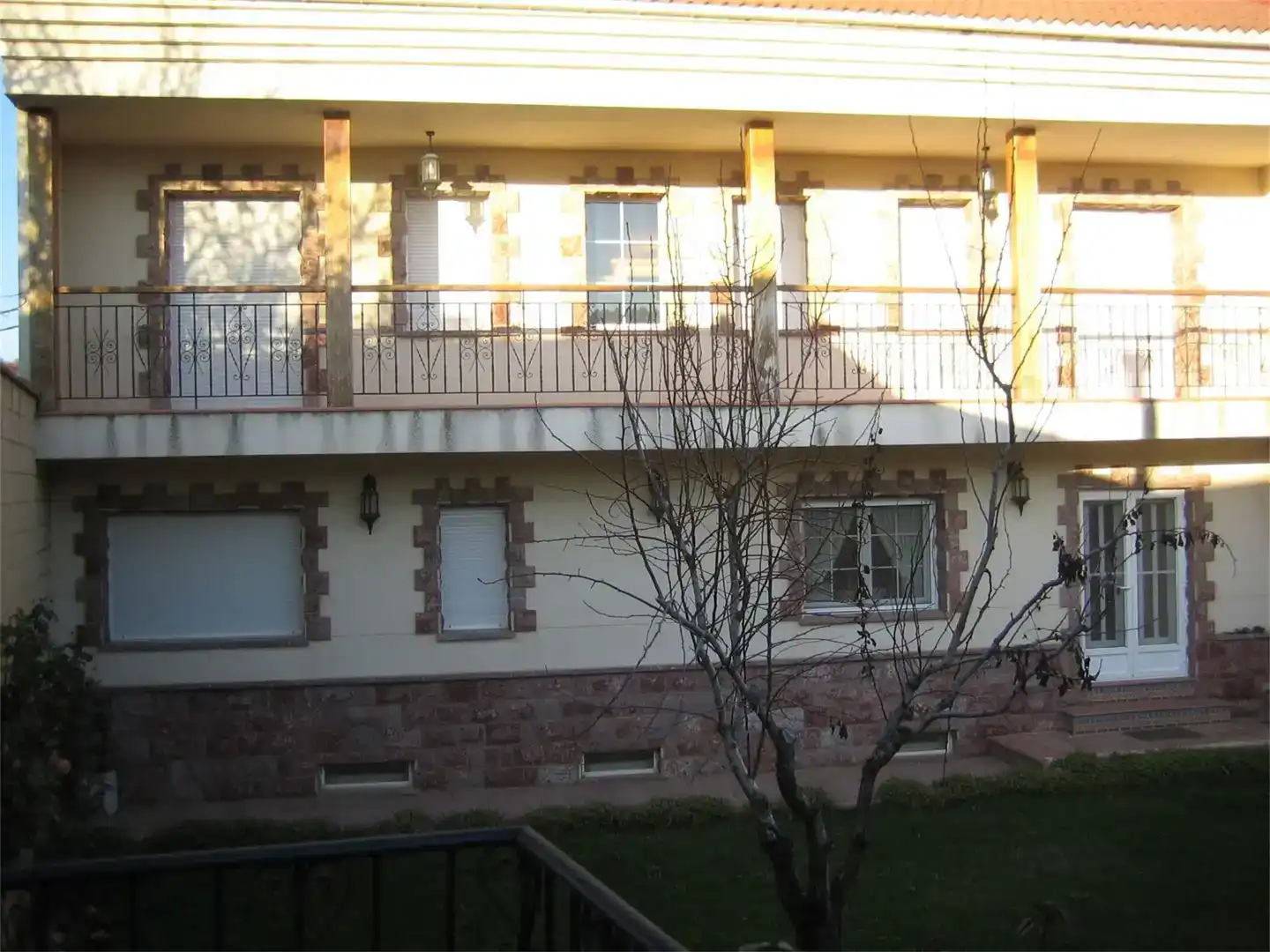 Vista exterior de Casa o chalet en venta en Gradefes con Piscina y Balcón