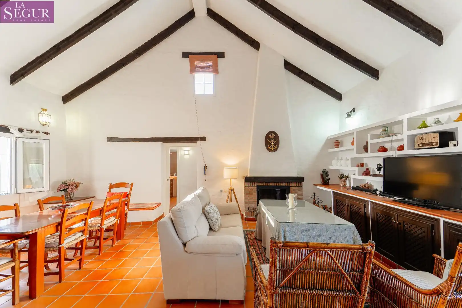 Sala d'estar de Casa o xalet en venda en Vejer de la Frontera amb Jardí privat, Terrassa i Piscina
