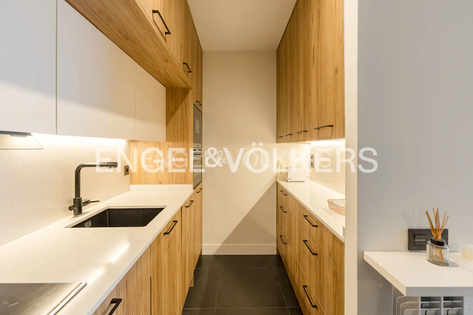 Kitchen of Flat for rent in Madrid  with Air Conditioner, Heating and Storage room