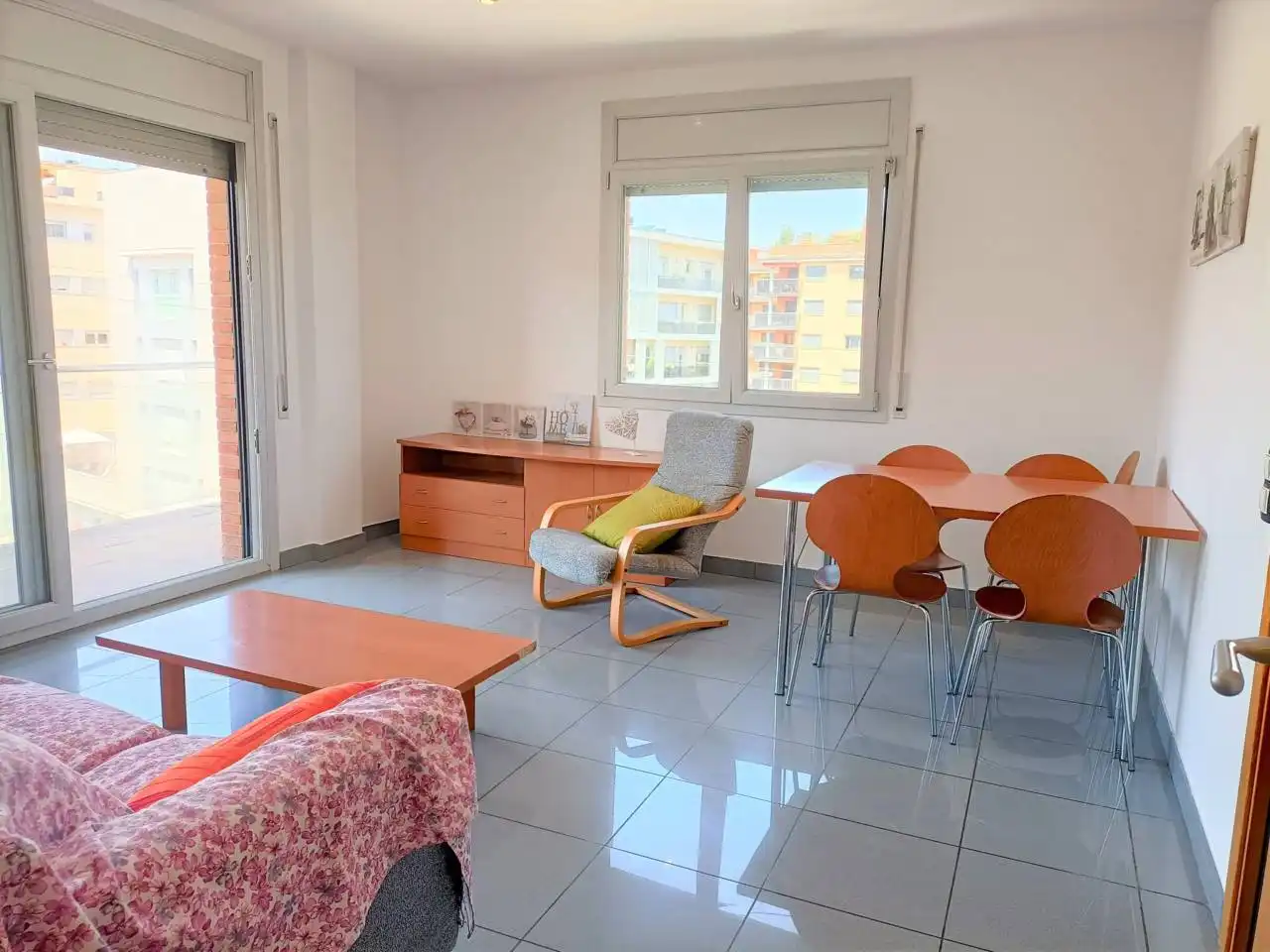 Sala de estar de Piso en venta en Vic con Calefacción, Terraza y Amueblado