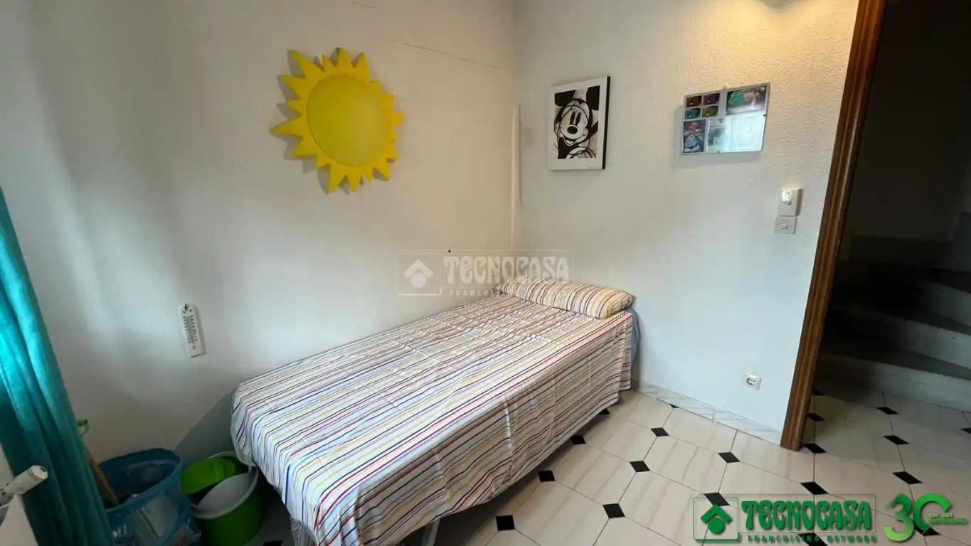 Schlafzimmer von Einfamilien-Reihenhaus zum Verkauf in San Esteban del Valle mit Klimaanlage und Heizung