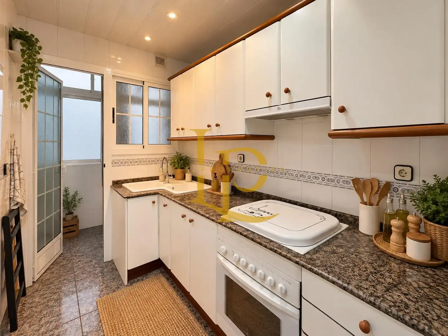 Cocina de Piso en venta en L'Hospitalet de Llobregat con Calefacción, Amueblado y Horno
