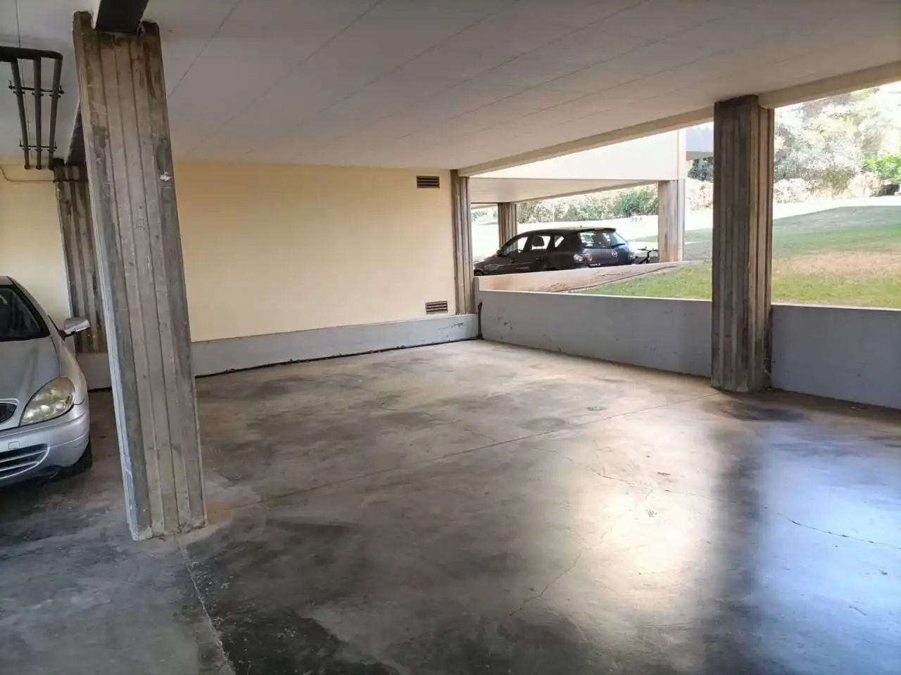 Parkplatz von Garage zur Miete in Girona