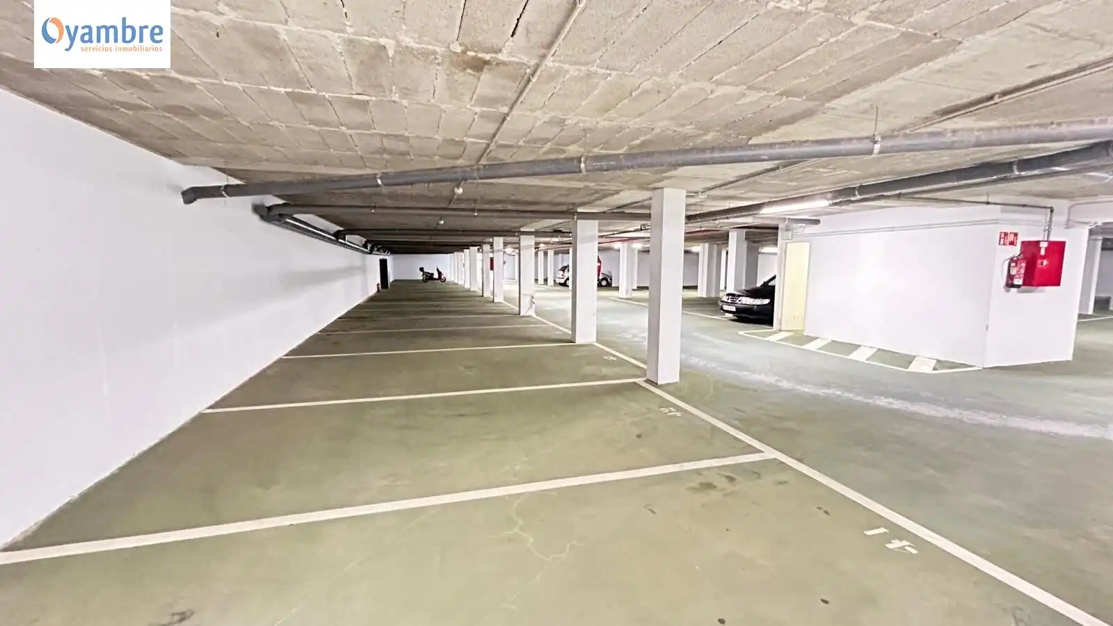Parkplatz von Garage zum Verkauf in Ampuero