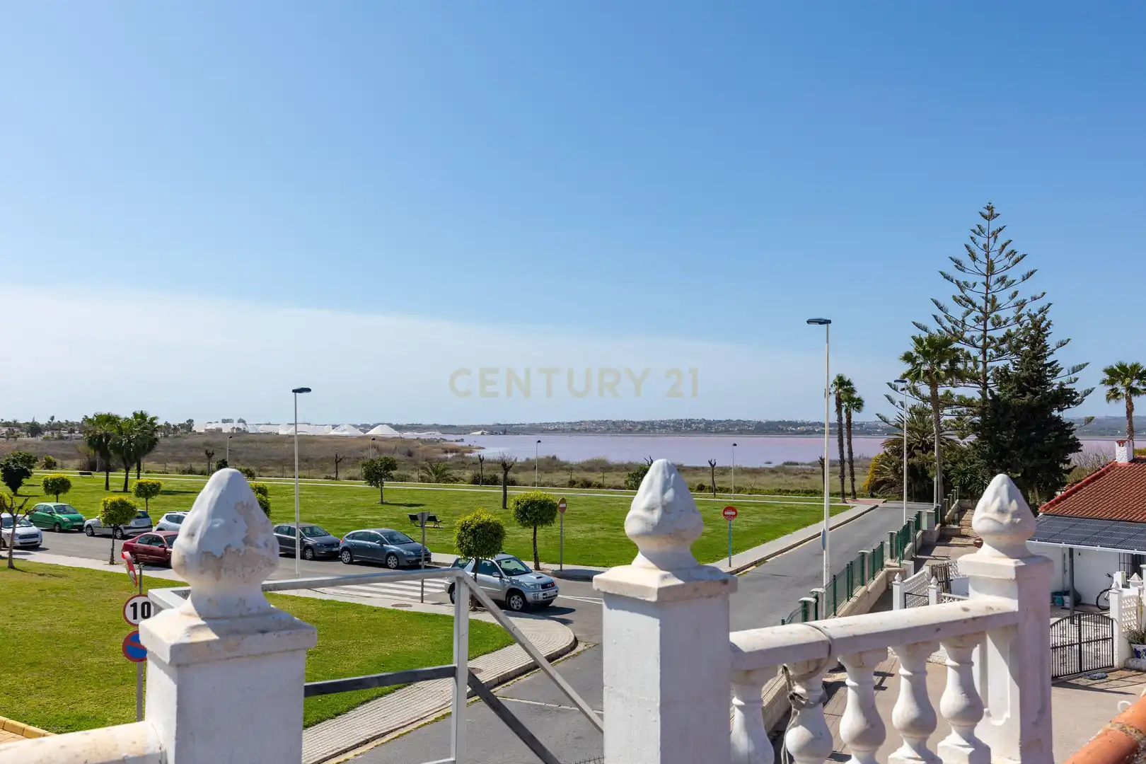 Vista exterior de Casa adosada en venda en Torrevieja amb Aire condicionat i Piscina comunitària