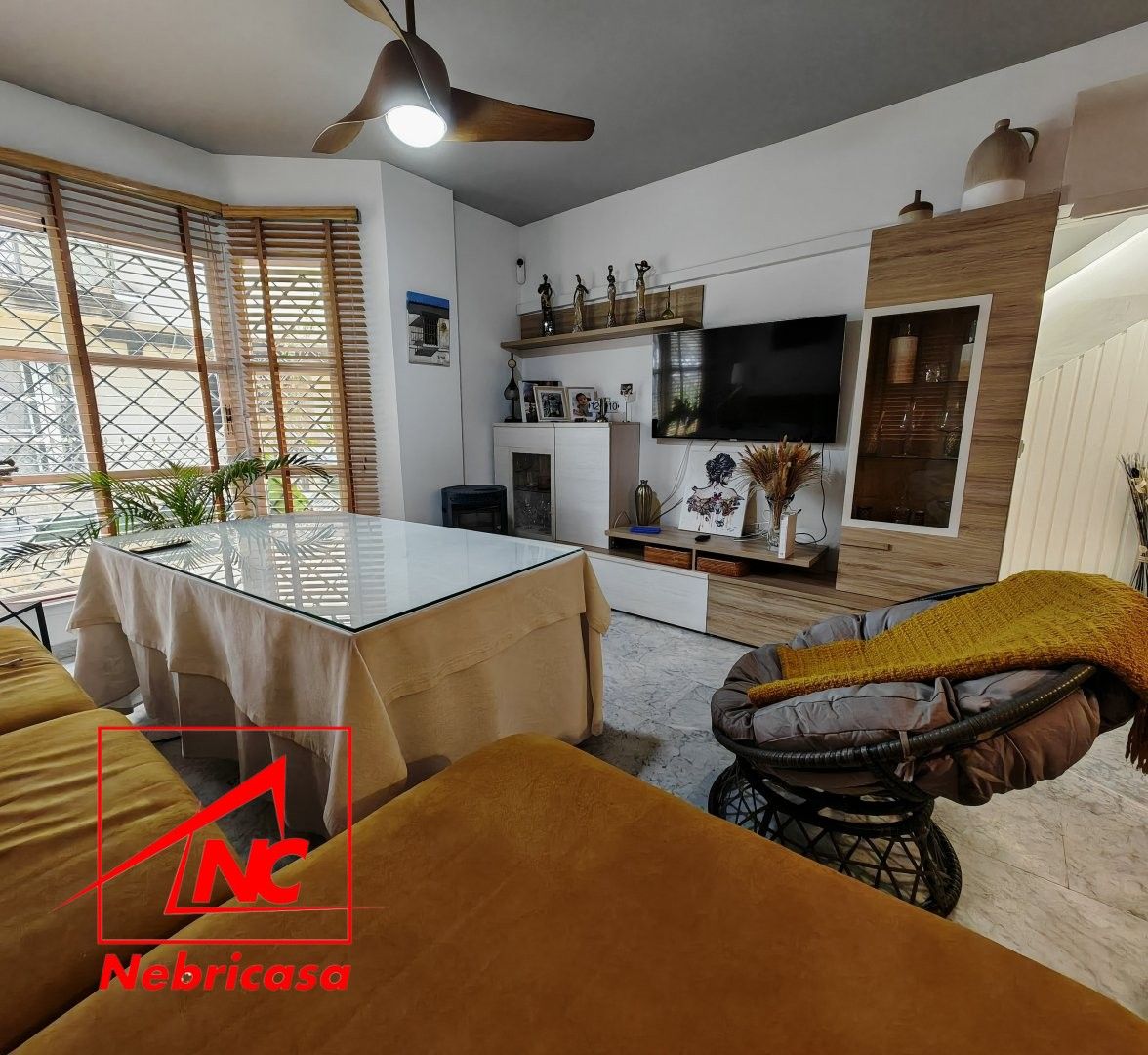 Sala d'estar de Dúplex en venda en Sanlúcar de Barrameda amb Aire condicionat i Moblat