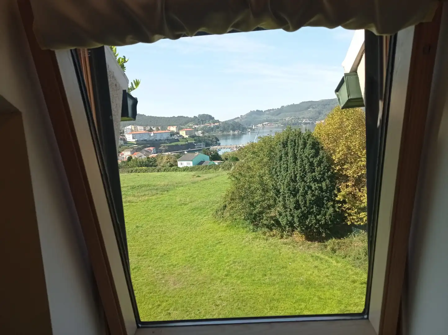 Schlafzimmer von Wohnung zur Miete in Mugardos mit Heizung und Möbliert