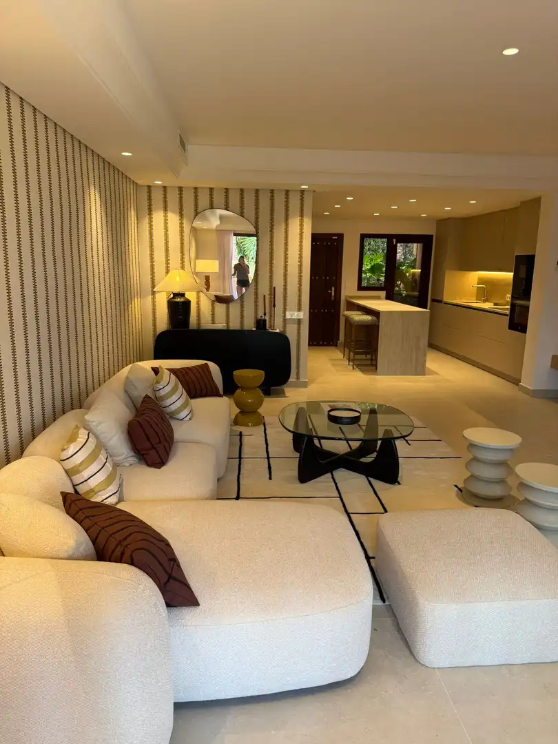 Sala de estar de Apartamento de alquiler en Marbella con Aire acondicionado, Calefacción y Terraza