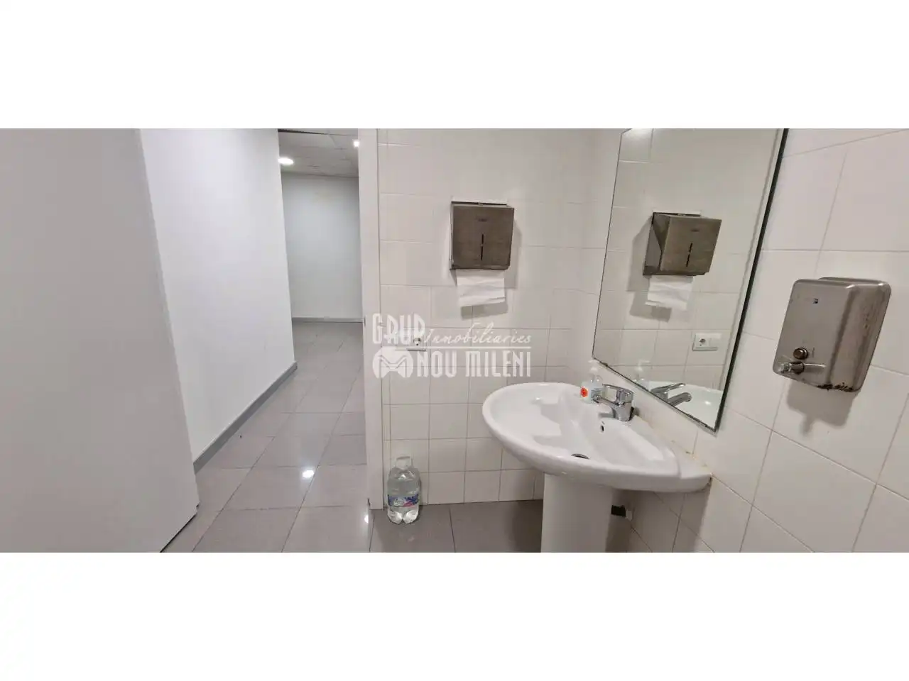 Bathroom of Commercial properties for rent in Catarroja  with Air Conditioner