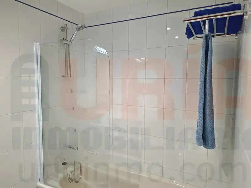 Bathroom of Flat for rent in Oviedo   with Heating, Storage room and Furnished