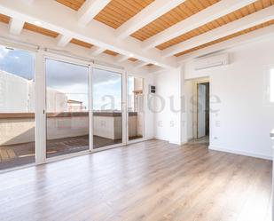 Living room of Attic for sale in  Barcelona Capital  with Air Conditioner, Heating and Terrace