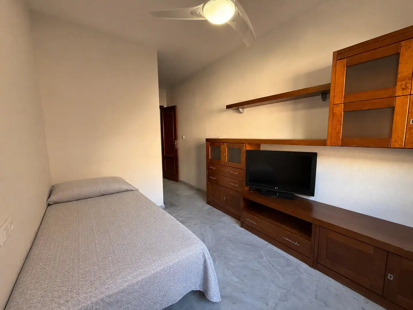 Bedroom of Flat for sale in Granada  with Air Conditioner, Heating and Furnished