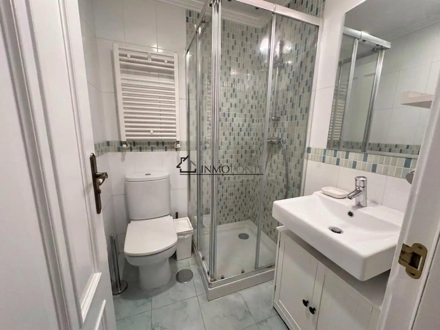 Baño de Piso en venta en Poio con Calefacción, Terraza y Trastero