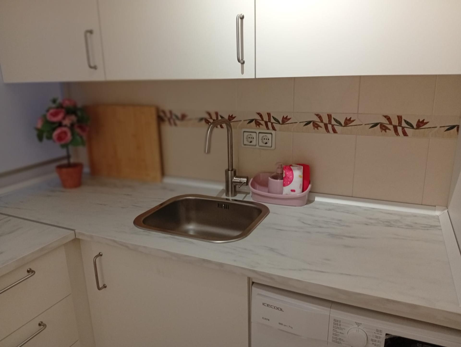 Küche von Dachboden zum verkauf in Fuengirola mit Klimaanlage und Balkon