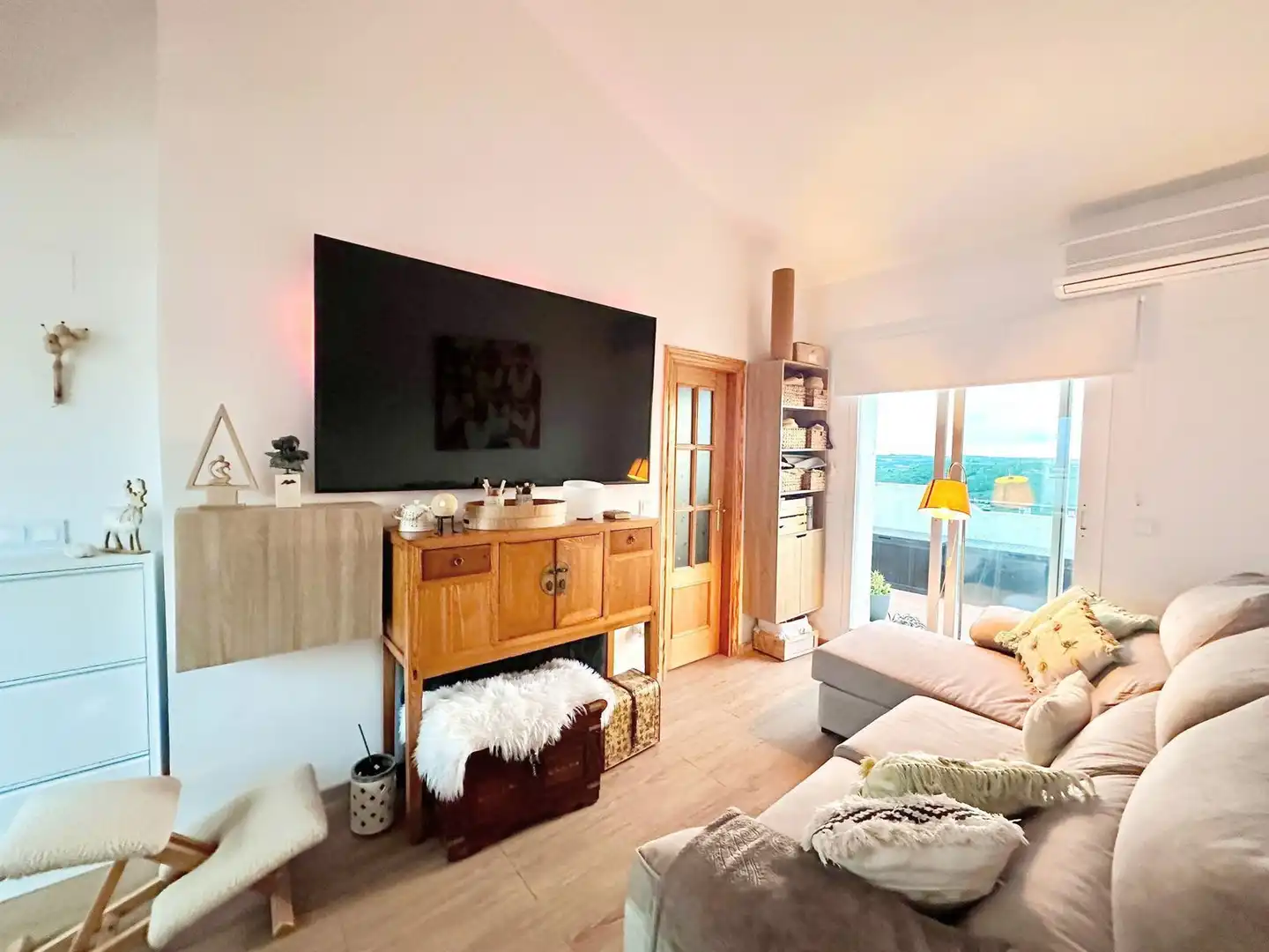 Sala de estar de Ático en venta en Manilva con Aire acondicionado, Terraza y Piscina