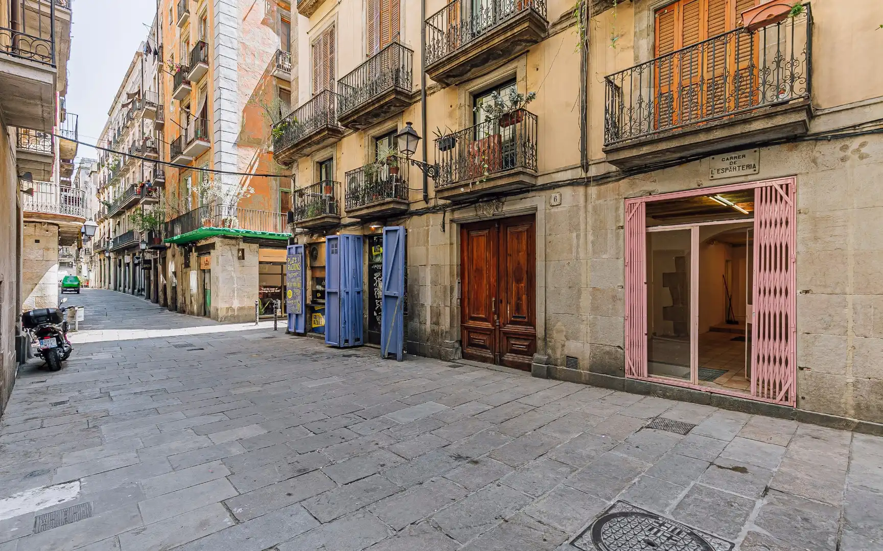Exterior view of Commercial properties for sale in Barcelona