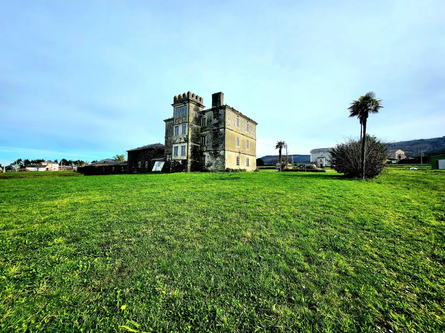 Außenansicht von Country house zum Verkauf in Coaña mit Privatgarten, Abstellraum und Balkon