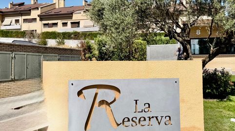 Espectacular piso de 85m2 construidos en planta baja con 3 dormitorios, 2 baños y espectacular patio o gran terraza de 70m2.