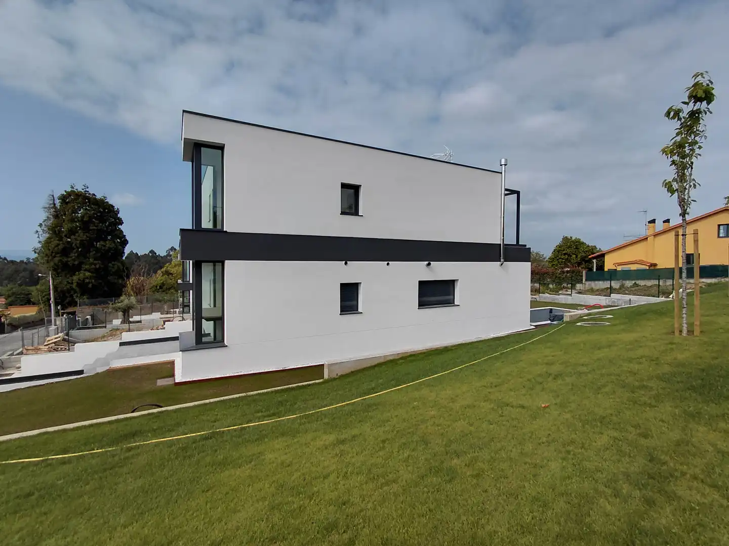Vista exterior de Casa o xalet en venda en Oleiros amb Calefacció, Jardí privat i Parquet