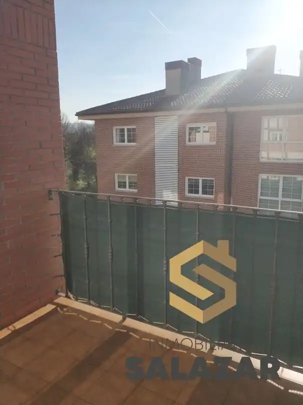 Vista exterior de Piso de alquiler en Loiu con Calefacción y Terraza