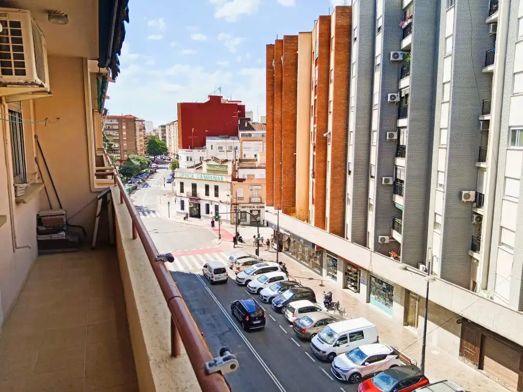 Vista exterior de Piso en venta en Valencia con Aire acondicionado, Amueblado y Horno