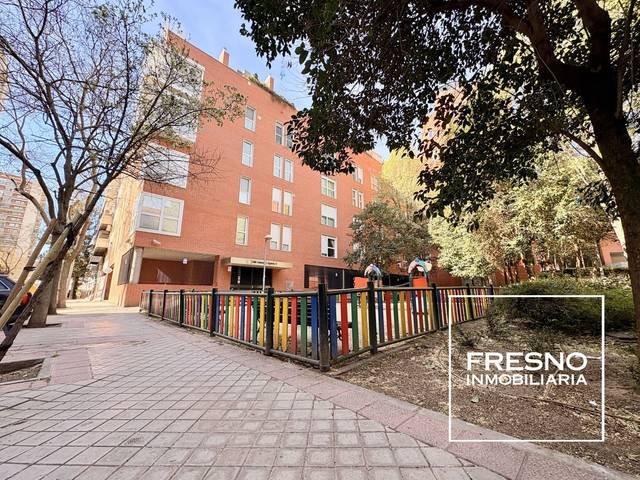 Piso en Venta en Calle de Saavedra Fajardo en Puerta del Ángel