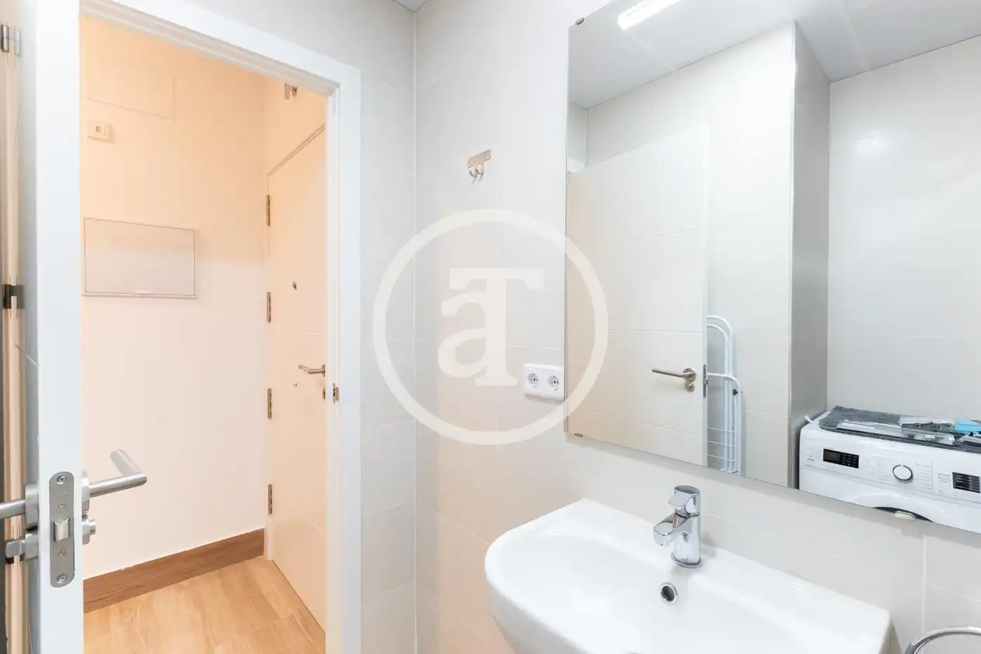 Baño de Estudio de alquiler en Madrid con Calefacción, Amueblado y Horno