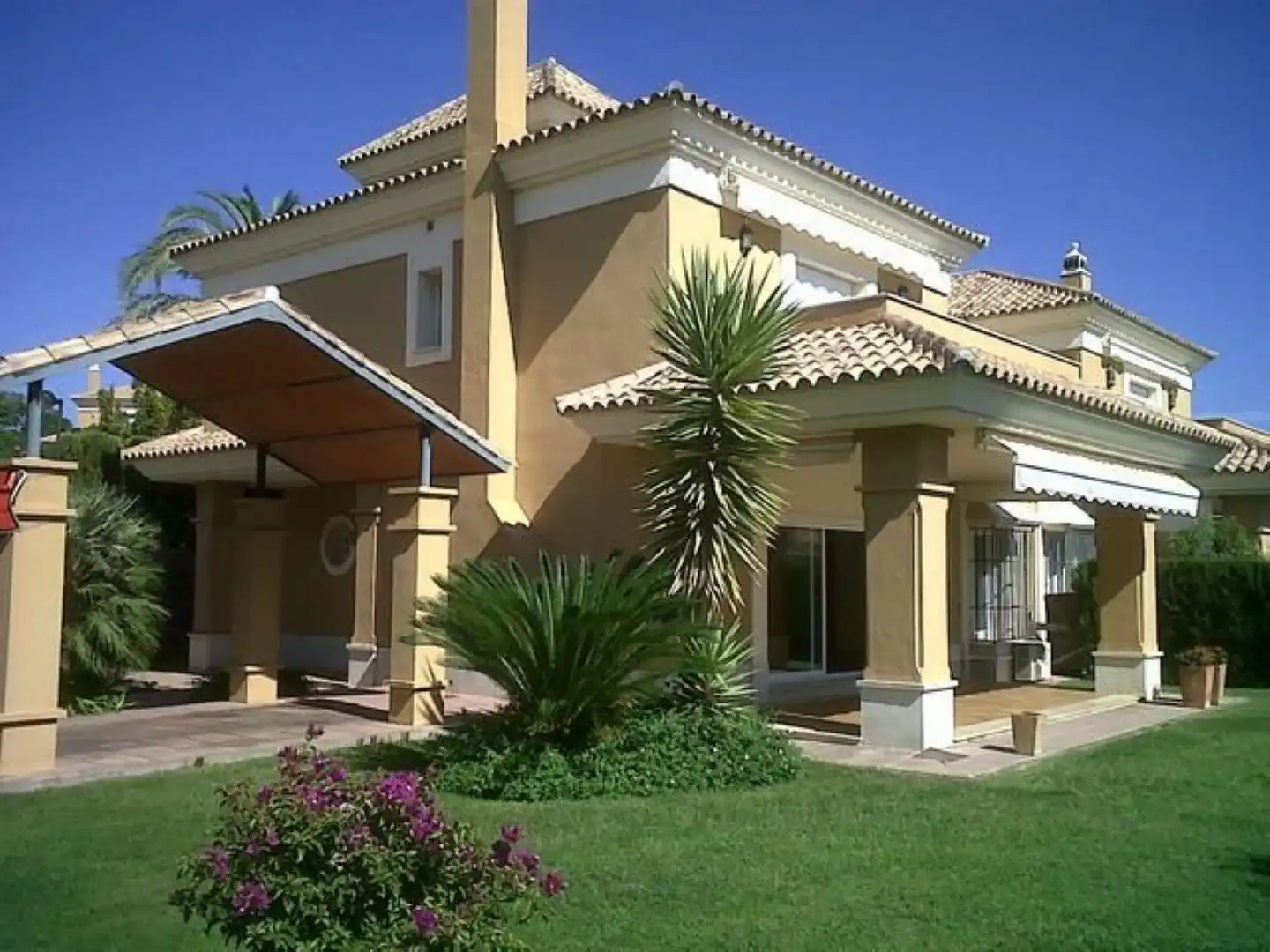 Exterior view of Detached homes for sale in Marbella  with Air Conditioner, Private garden and Home automation