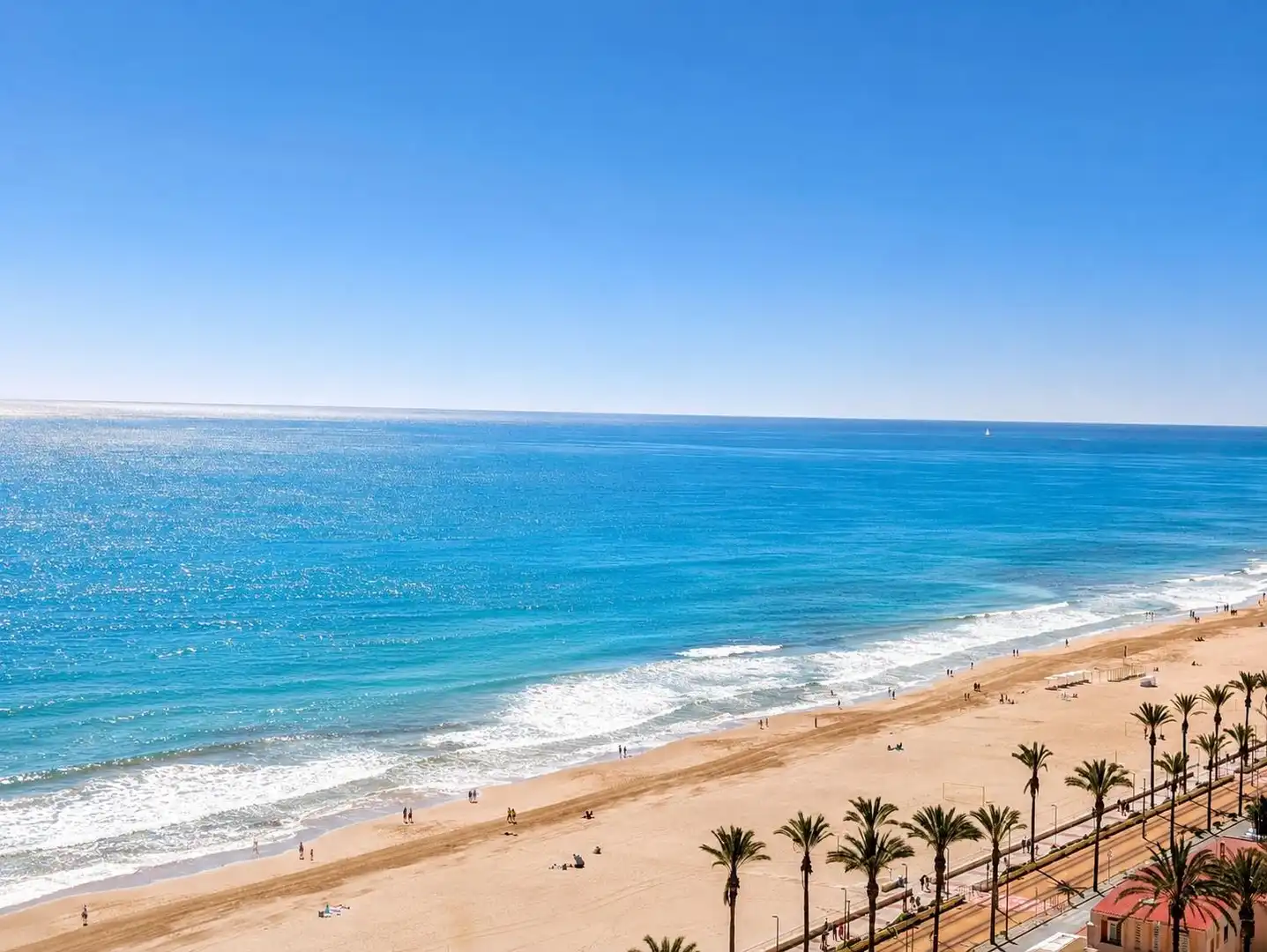 Vista exterior de Apartament en venda en El Campello amb Jardí privat, Terrassa i Piscina comunitària