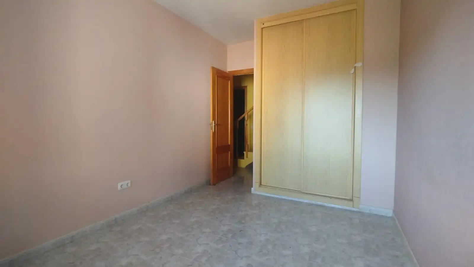 Dormitori de Casa adosada en venda en Uceda amb Calefacció, Jardí privat i Parquet