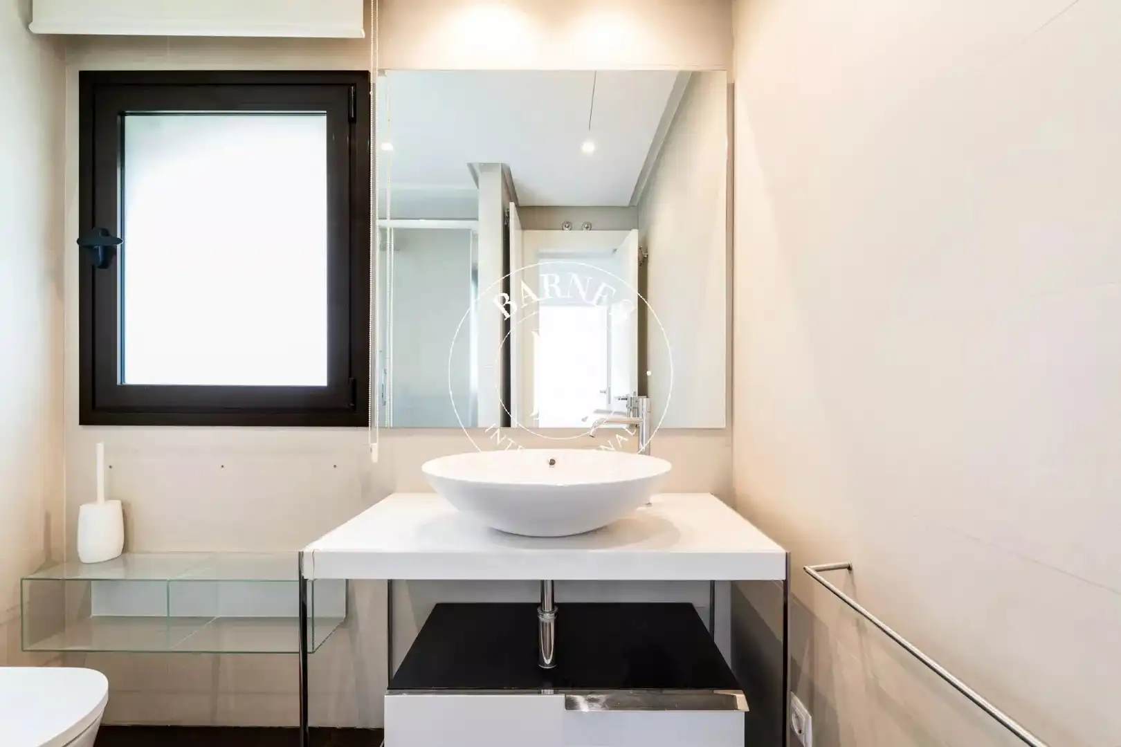 Badezimmer von Wohnung zur Miete in Madrid mit Klimaanlage, Heizung und Privatgarten